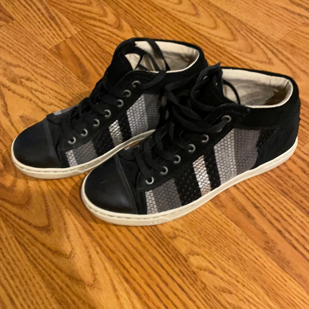 UGG mid top shoe!